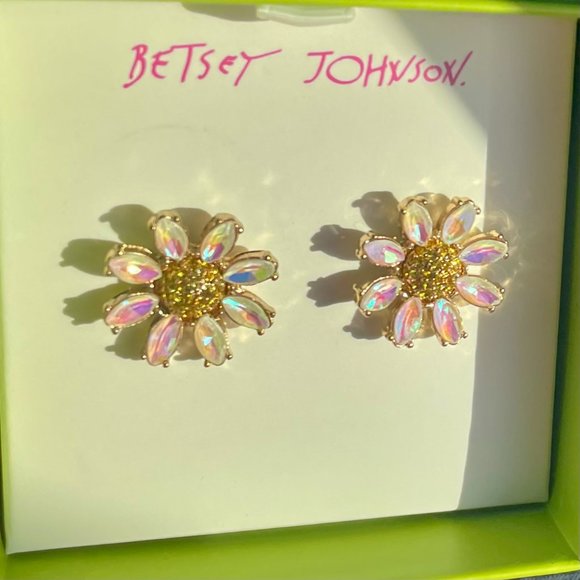 NWT Betsey Johnson Rhinestone Daisy Flower Stud Earrings - Picture 2 of 5